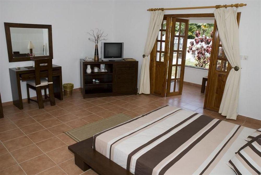Britannia Hotel Grand Anse  Esterno foto