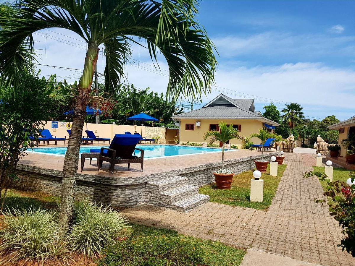 Britannia Hotel Grand Anse  Esterno foto