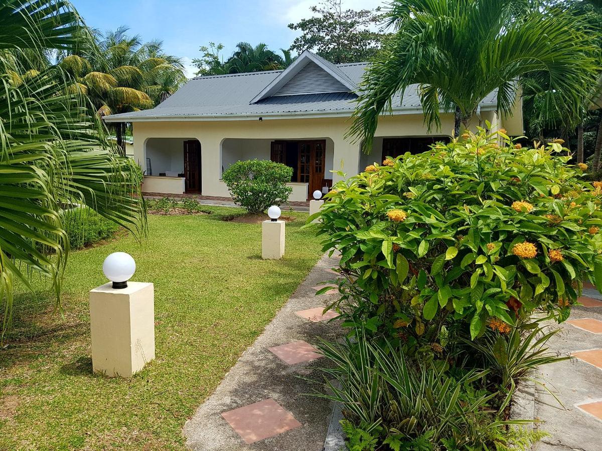 Britannia Hotel Grand Anse  Esterno foto