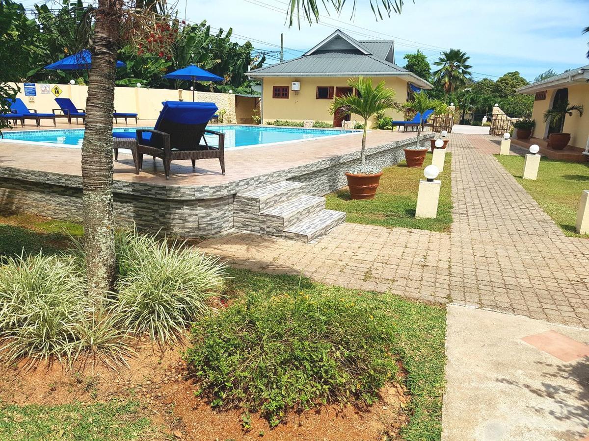 Britannia Hotel Grand Anse  Esterno foto