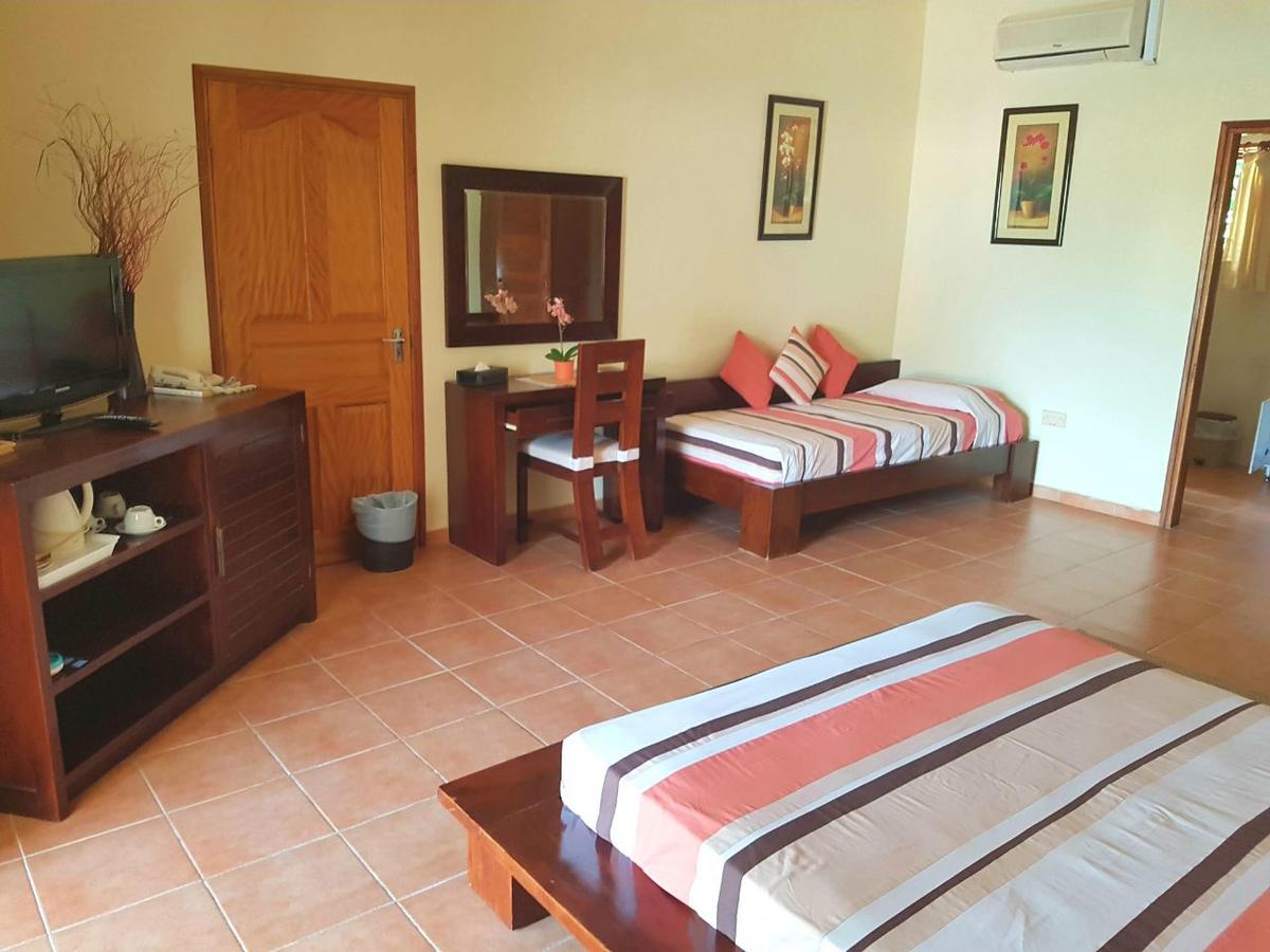 Britannia Hotel Grand Anse  Esterno foto