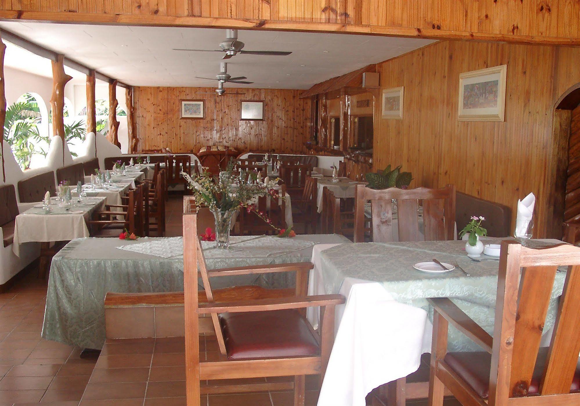 Britannia Hotel Grand Anse  Esterno foto