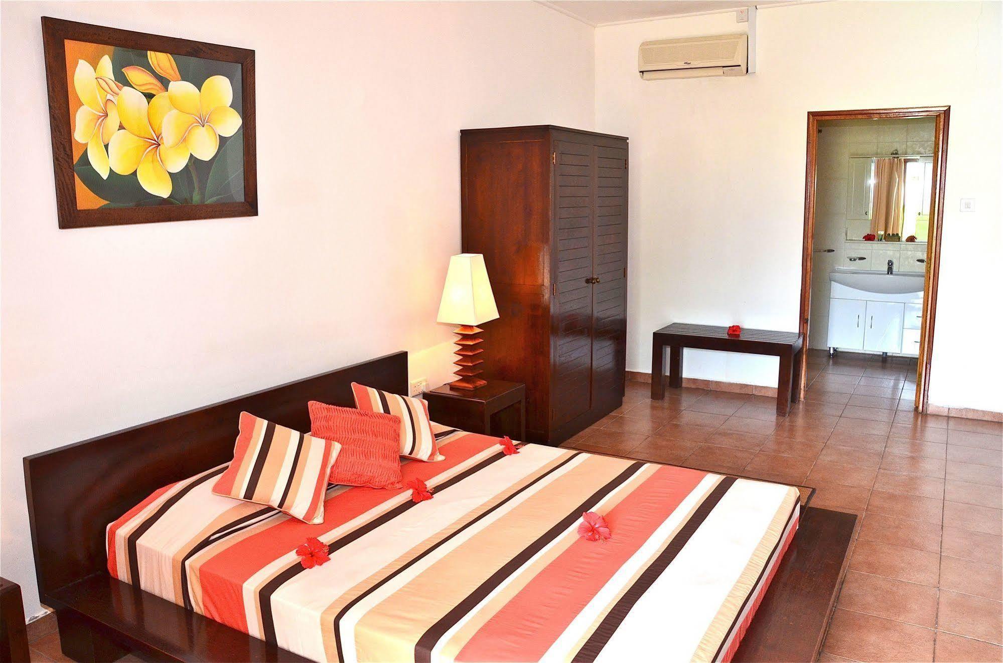 Britannia Hotel Grand Anse  Esterno foto