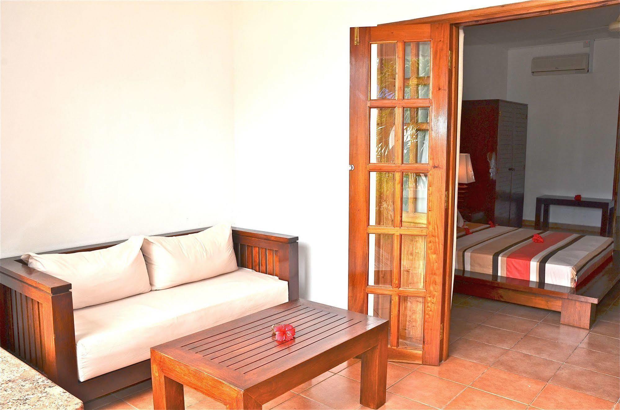 Britannia Hotel Grand Anse  Esterno foto