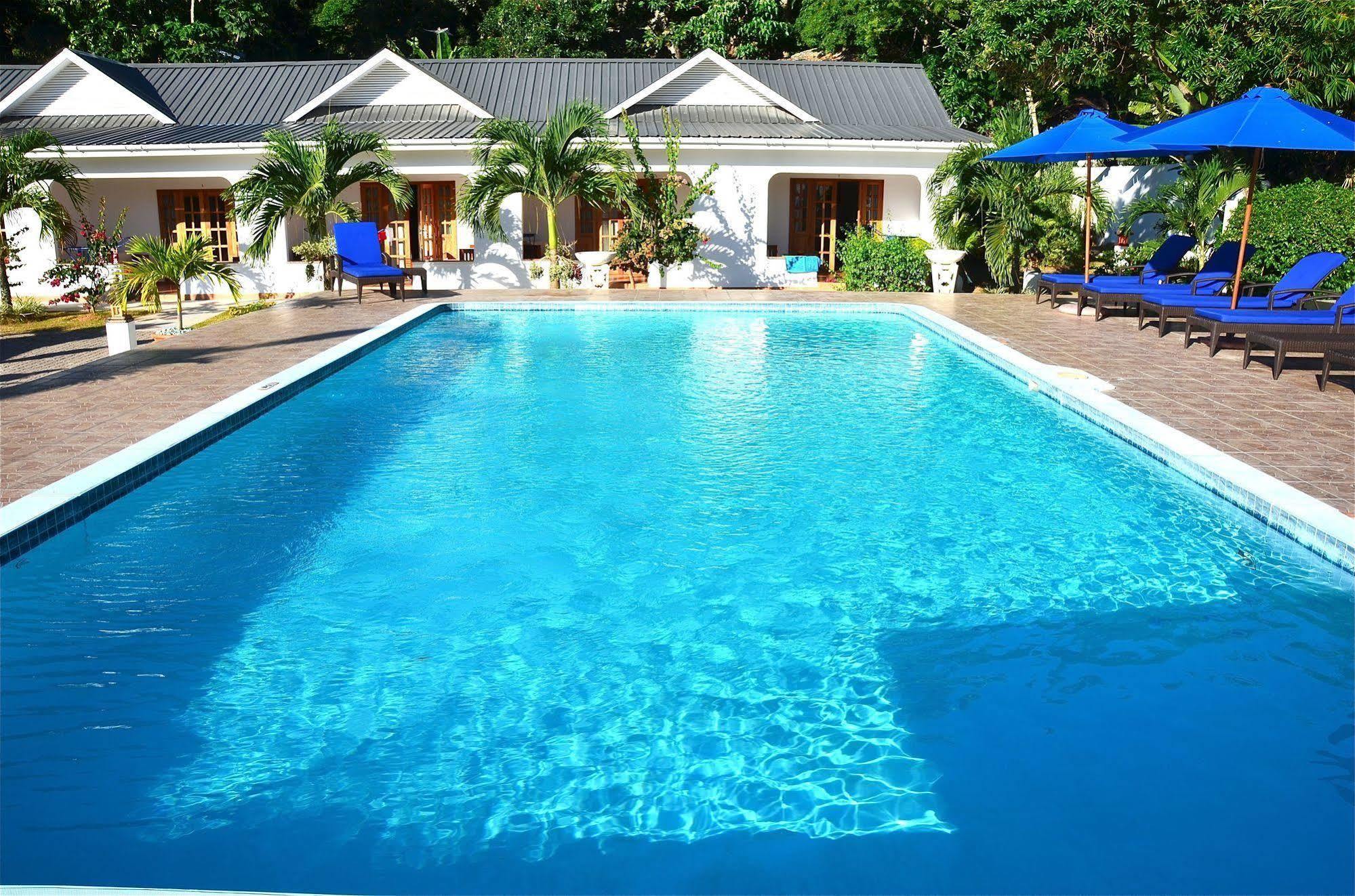 Britannia Hotel Grand Anse  Esterno foto